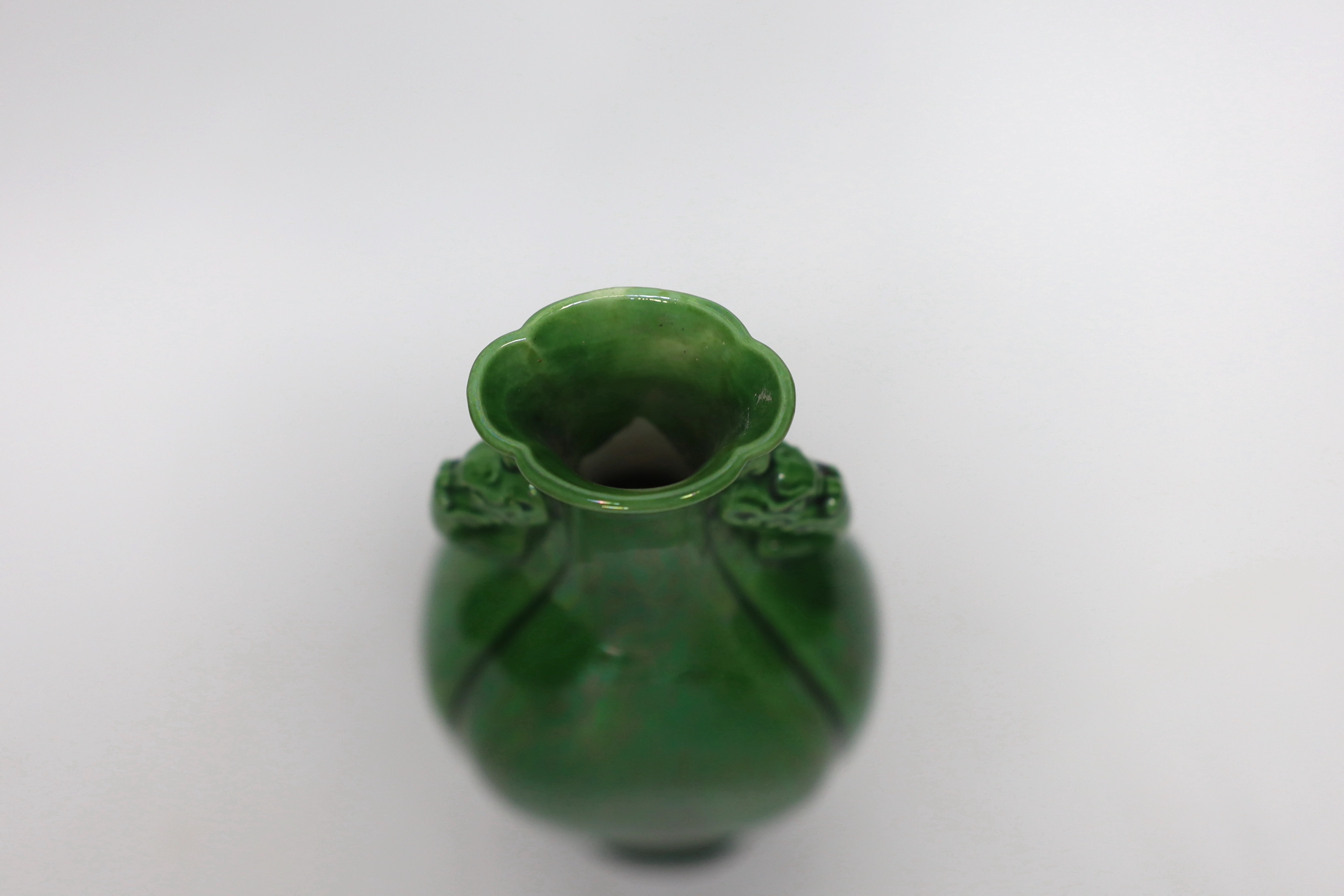 A Chinese green glaze Hu vase, 19cm